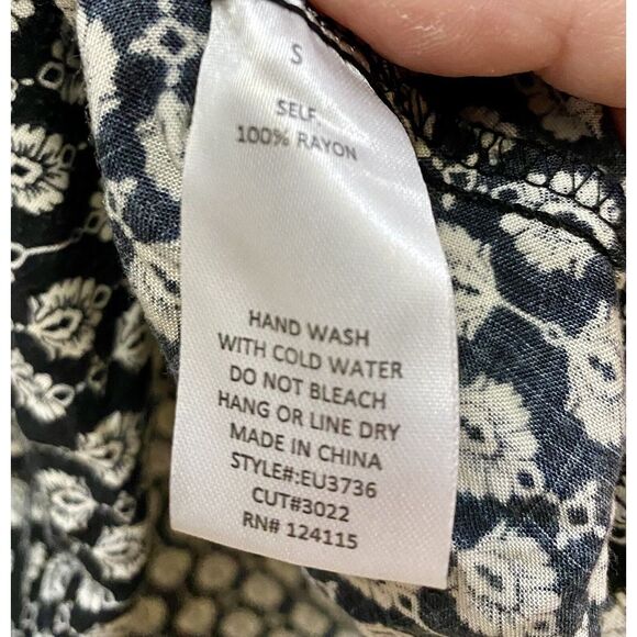 Elodie Anthropologie Women's Black Floral Boho Peasant Top Lace Slv Sz S - Picture 4 of 7